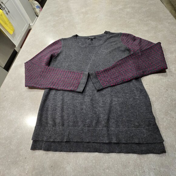 RW & Co. Women's Knit Long Sleeves Top w/Dots - Charcoal Grey/Red - Sze Medium - Picture 2 of 12